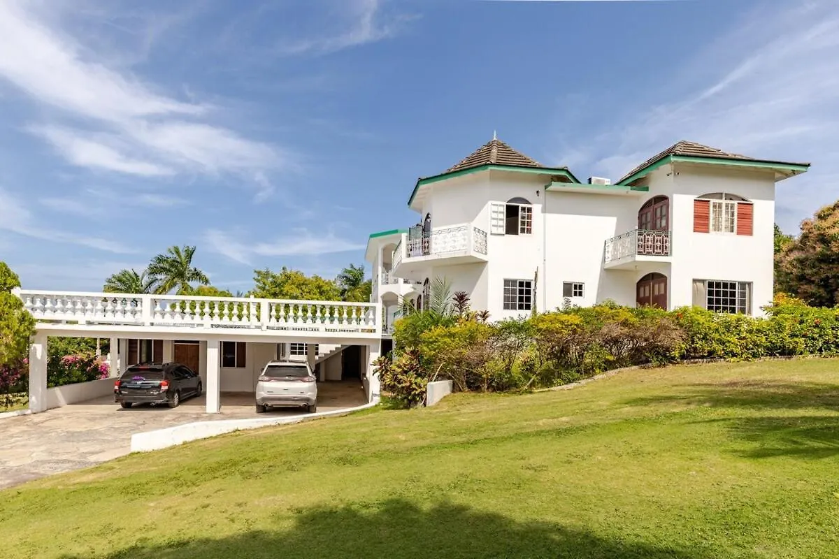 Montego Bay Grand Villa - 9-Bedroom Luxury Retreat With Olympic Sized Pool 0*, Montego Bay Jamaica