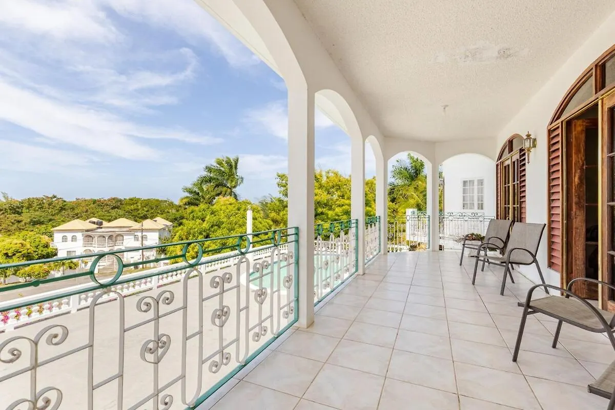 Montego Bay Grand Villa - 9-Bedroom Luxury Retreat With Olympic Sized Pool