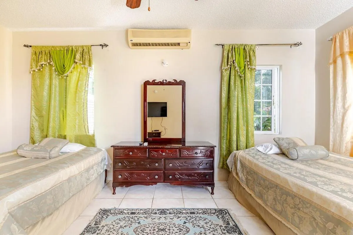 Montego Bay Grand Villa - 9-Bedroom Luxury Retreat With Olympic Sized Pool 0*, Montego Bay