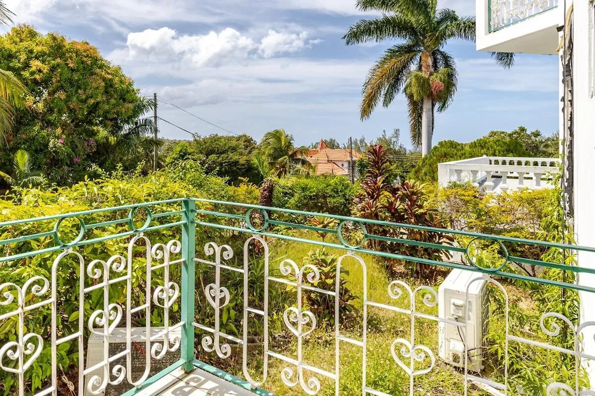Montego Bay Grand Villa - 9-Bedroom Luxury Retreat With Olympic Sized Pool