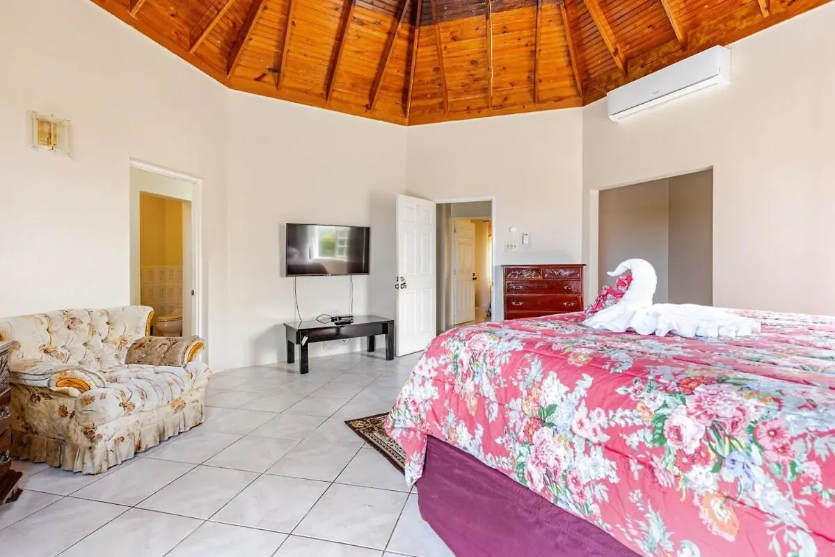 Montego Bay Grand Villa - 9-Bedroom Luxury Retreat With Olympic Sized Pool