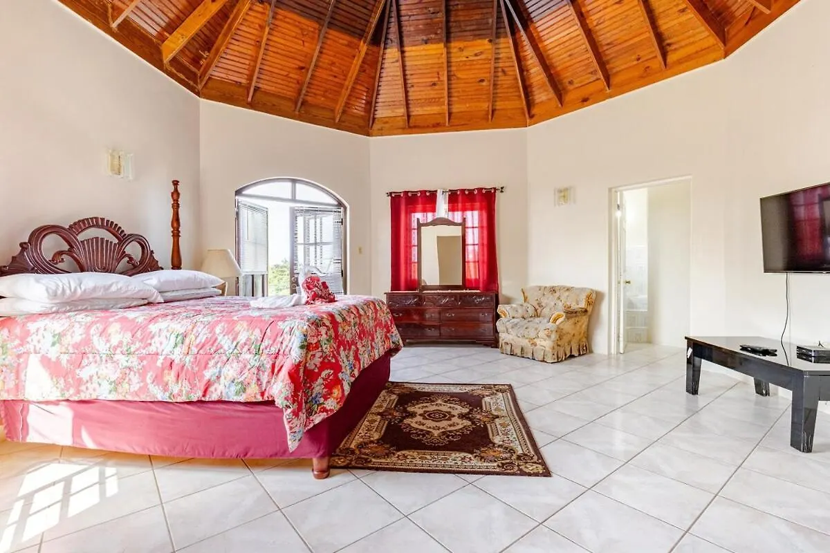 Montego Bay Grand Villa - 9-Bedroom Luxury Retreat With Olympic Sized Pool  Montego Bay