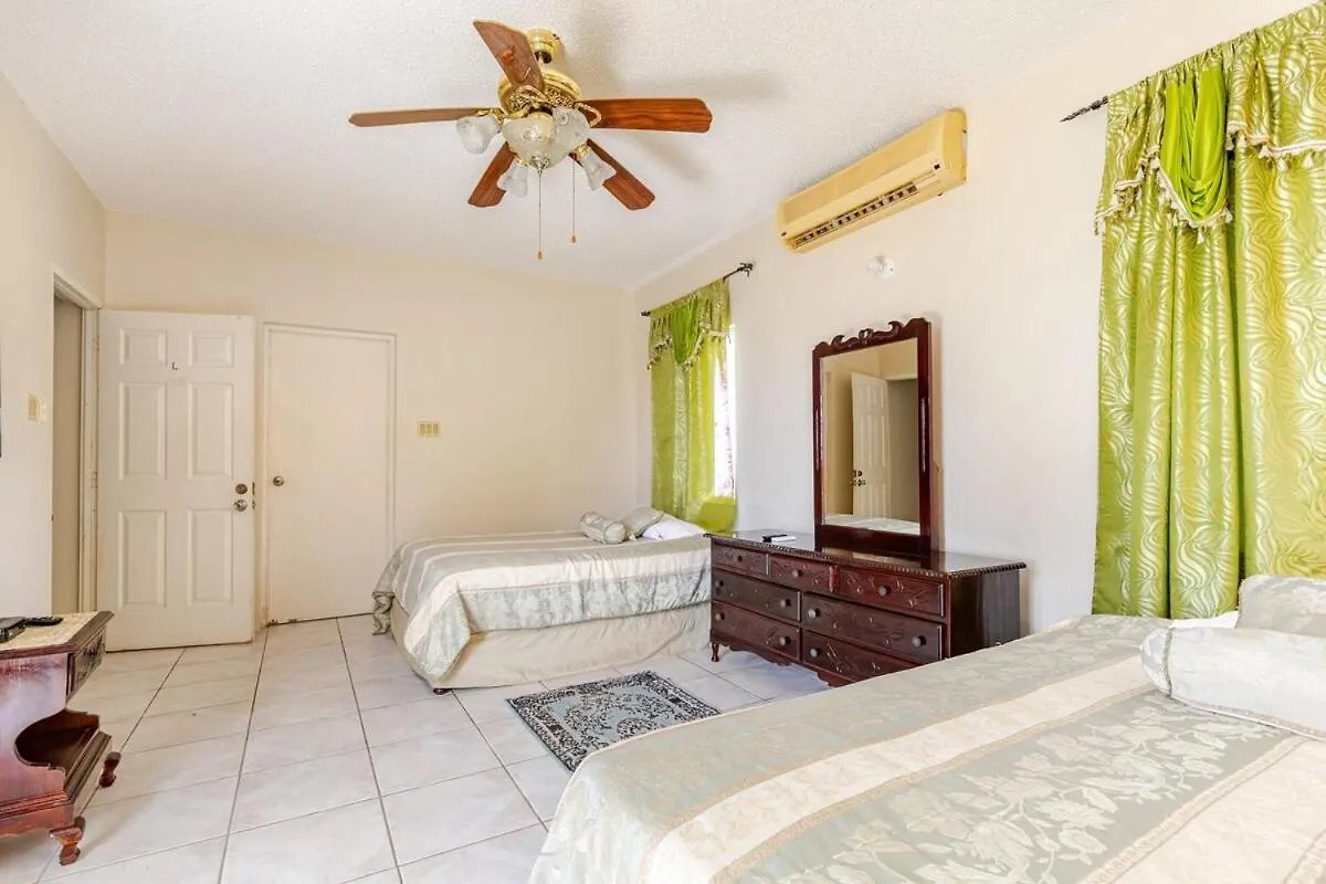 Montego Bay Grand Villa - 9-Bedroom Luxury Retreat With Olympic Sized Pool 0*, Montego Bay