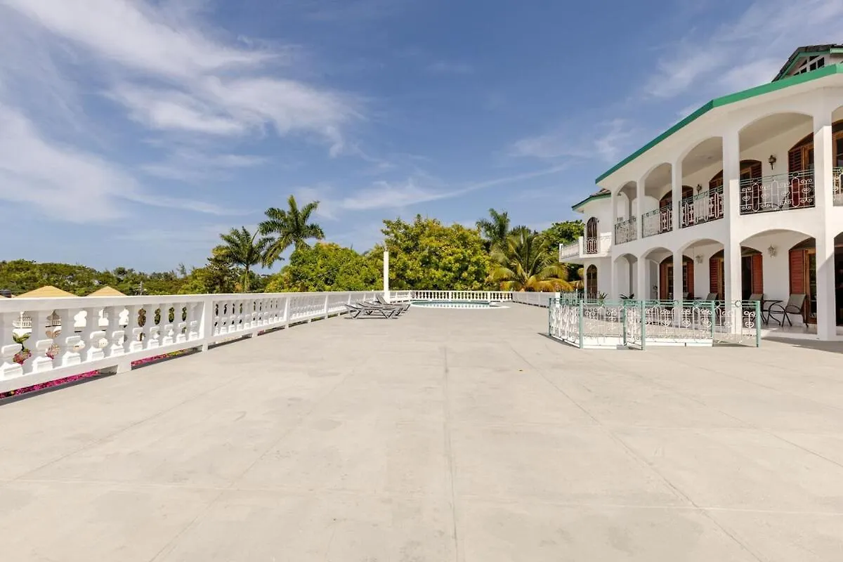 Montego Bay Grand Villa - 9-Bedroom Luxury Retreat With Olympic Sized Pool