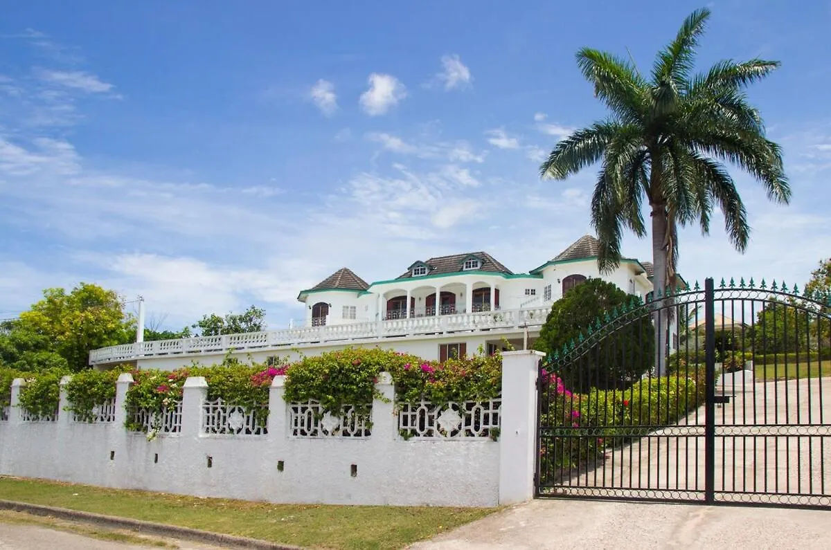 Montego Bay Grand Villa - 9-Bedroom Luxury Retreat With Olympic Sized Pool Jamaica