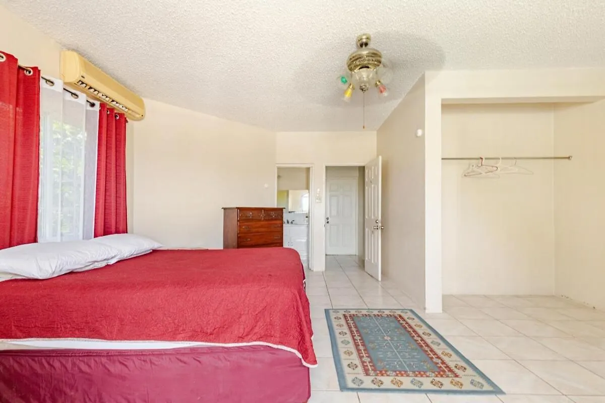 Montego Bay Grand Villa - 9-Bedroom Luxury Retreat With Olympic Sized Pool
